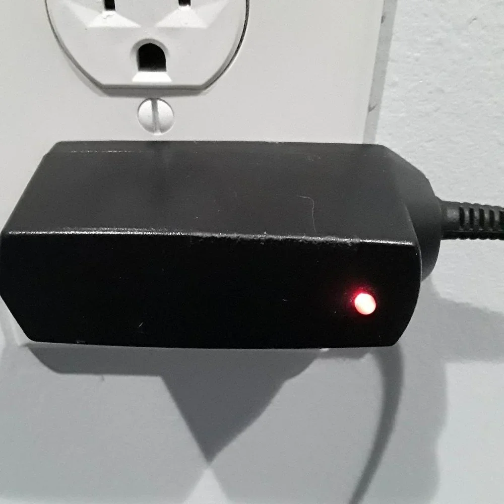 WIRELESS GEAR TRAVEL CHARGER - INPUT AC 100v-240v - OUTPUT DC 4.75-5.25v TESTED